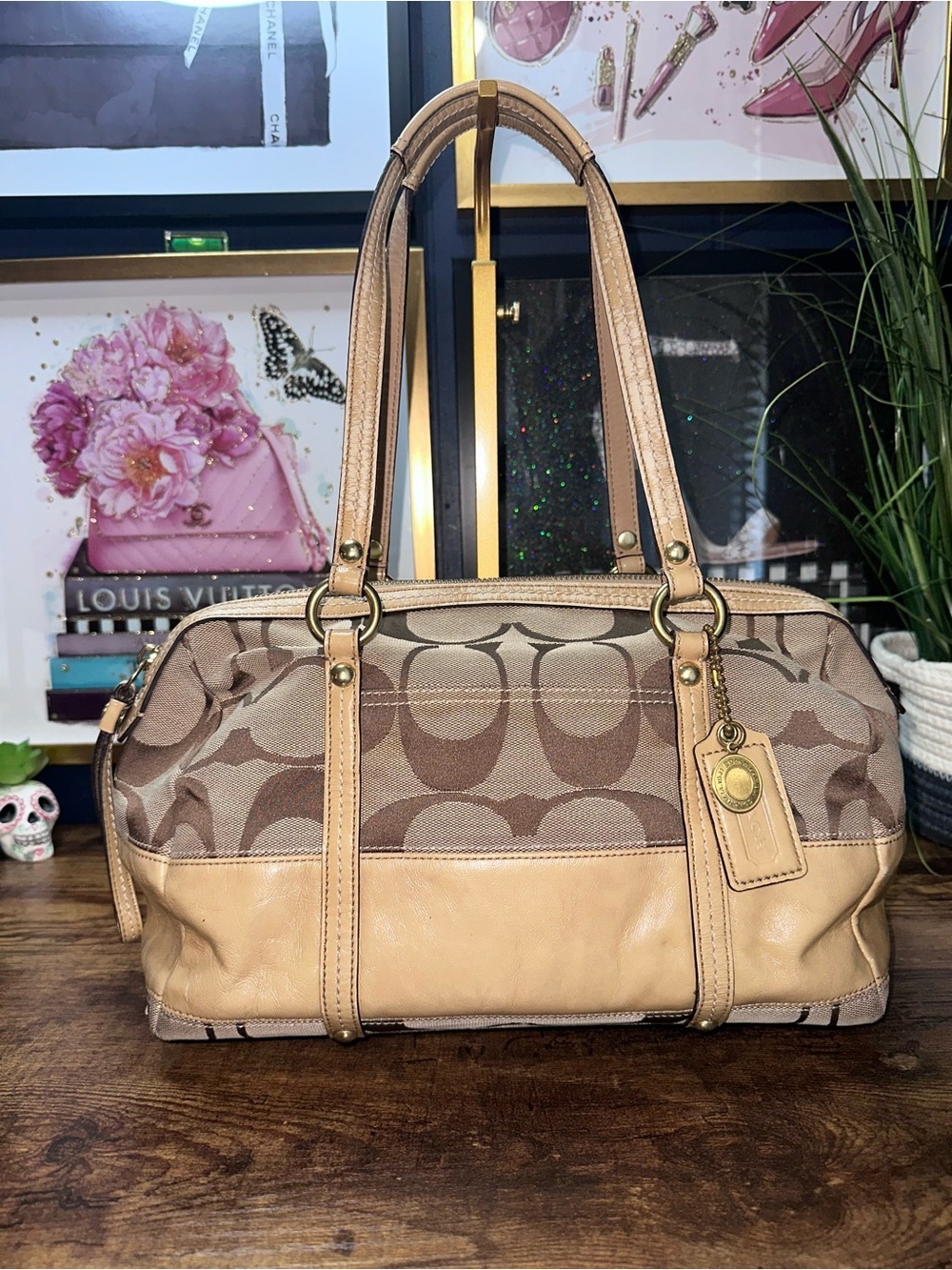 2008 Coach satchel features signature
